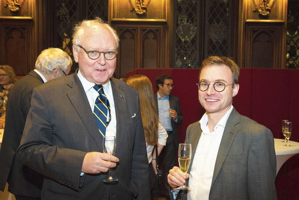 Jacques Steenbergen, président de l'Autorité belge de la concurrence, aux côtés de Ferenc Ballegeer, avocat.