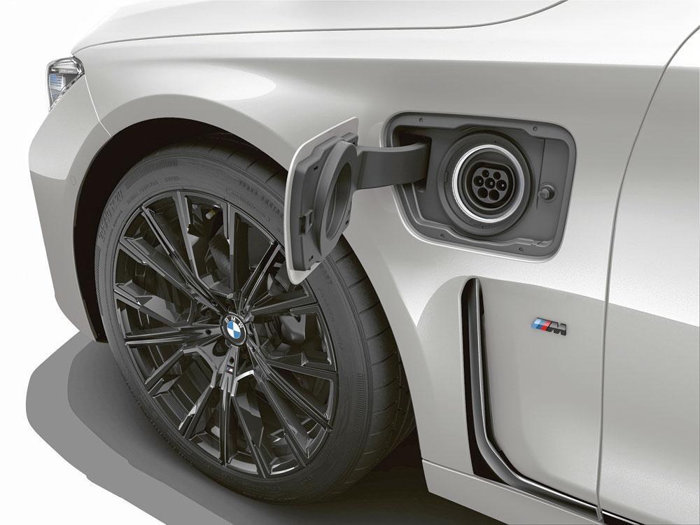 BMW mise surtout sur les hybrides rechargeables.