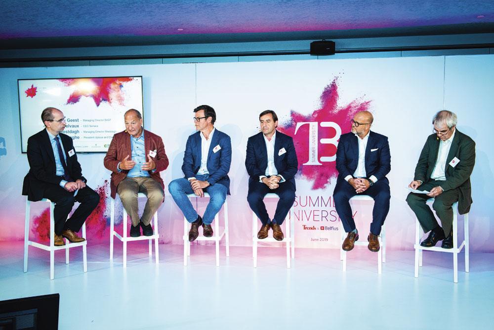 De gauche à droite. Wouter De Geest, CEO de BASF; Eric Mestdagh, CEO du groupe Mestdagh; Bernard Delvaux, CEO de la Sonaca; Bart Verhaeghe, président de UPlace et du FC Bruges.