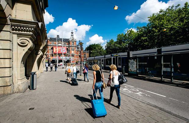 Amsterdam. Airbnb a signé un accord avec la ville pour gérer les plafonds de location imposés par les règlements locaux.