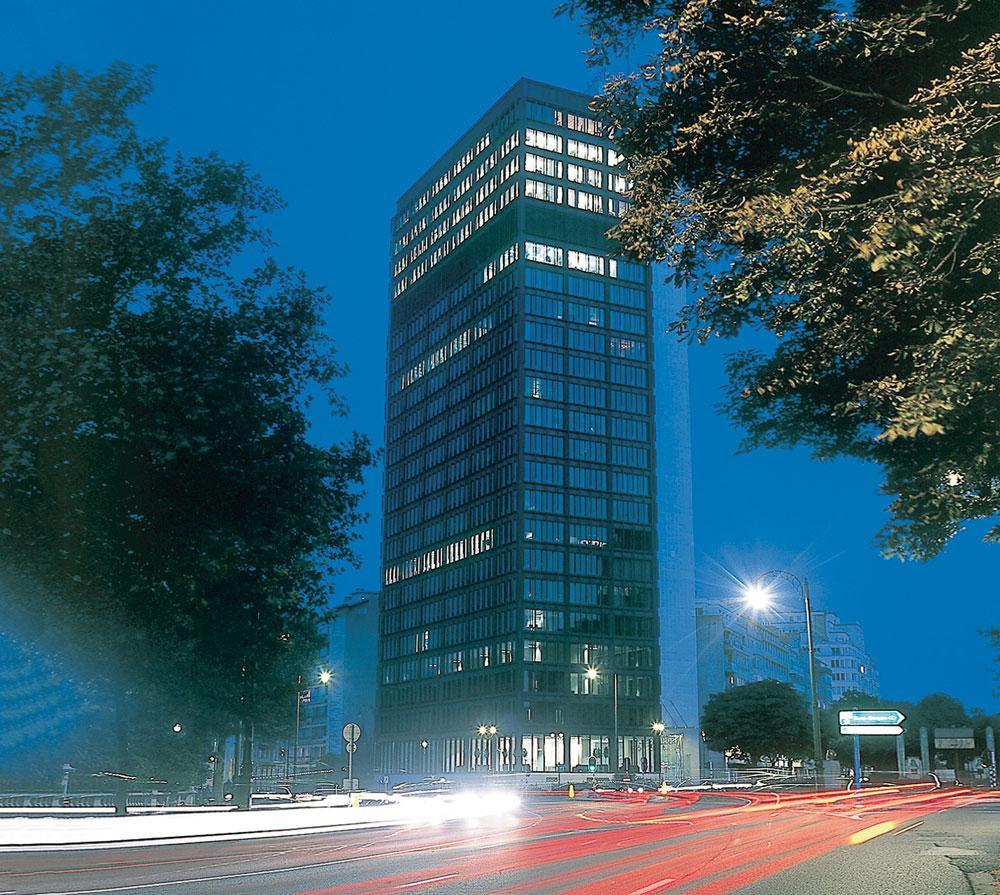 L'IT Tower, avenue Louise à BruxellesL'antenne belge de McKinsey y occupe plusieurs étages.