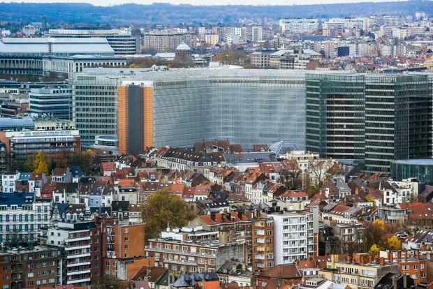  Bruxelles dispose de nombreux atouts pour attirer les financiers de la City, mais elle n'en fait que peu de cas. Il n'existe par exemple aucun point de contact central auquel pourrait s'adresser une entreprise étrangère intéressée par notre capitale.