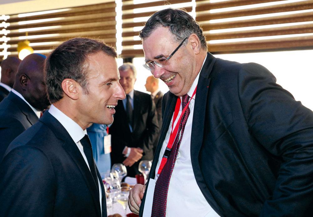 Le big boss de Total plaisantant avec le président français Emmanuel Macron en juillet dernier lors d'un business lunch à Lagos, au Nigéria.