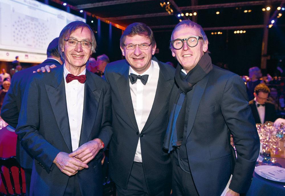 François le Hodey, CEO d'IPM Group, entouré du journaliste Guy Duplat, et du CEO et directeur artistique de Bozar, Paul Dujardin.