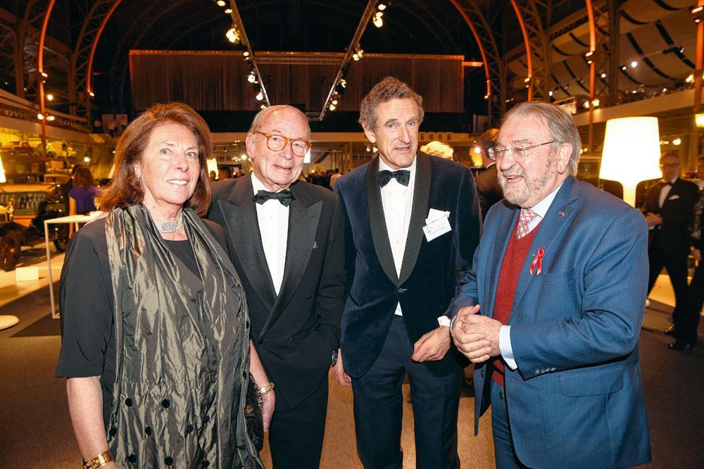 L'architecte Michel Jaspers, et son épouse, Philippe le Hodey, administrateur délégué de Stratel, et Herman De Croo, président d'Autoworld.
