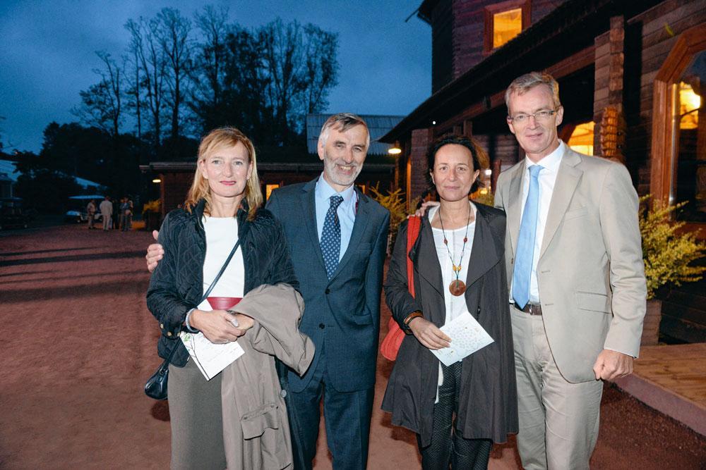 Jacques Crahay, CEO de Cosucra, et son épouse, en compagnie de François Blondel, CEO de KitoZyme, et son épouse.