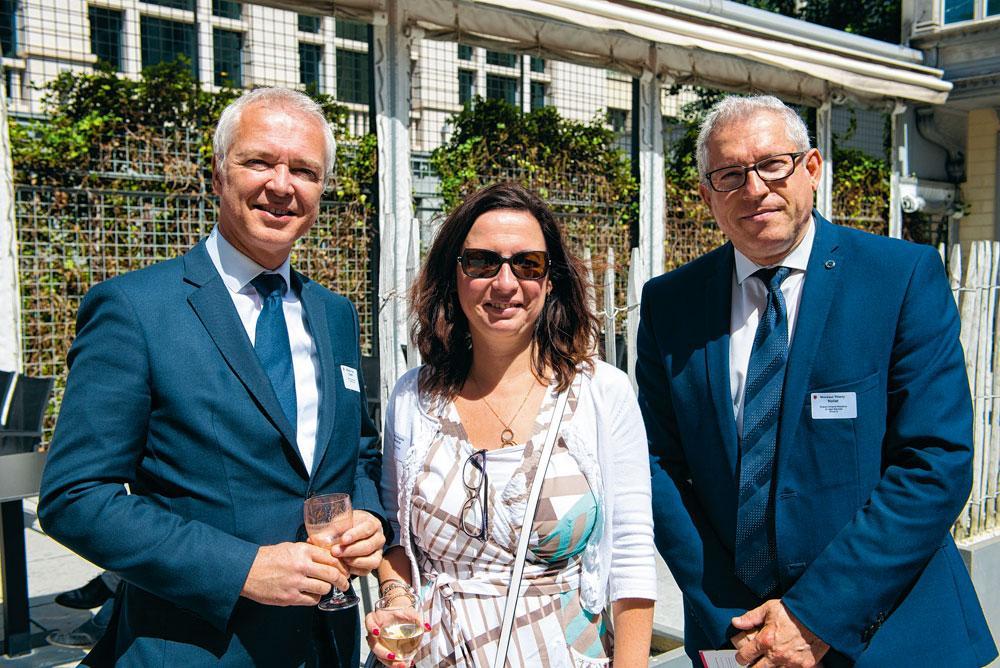 Yves Dupret, senior private banker chez Puilaetco Dewaay, Virginie Vellemans et Thierry Nollet, respectivement directrice marketing et directeur juridique chez Group S.