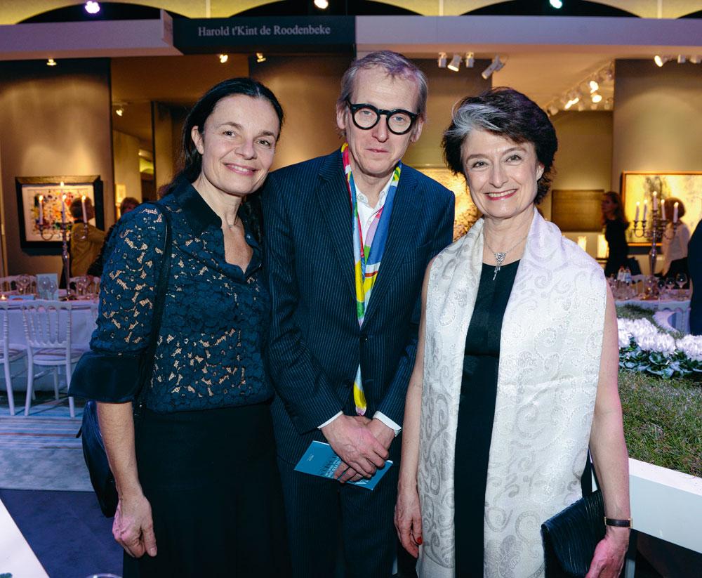 Paul Dujardin, CEO et directeur artistique de Bozar, entouré de son épouse et Claude-France Arnould, ambassadeur de France.