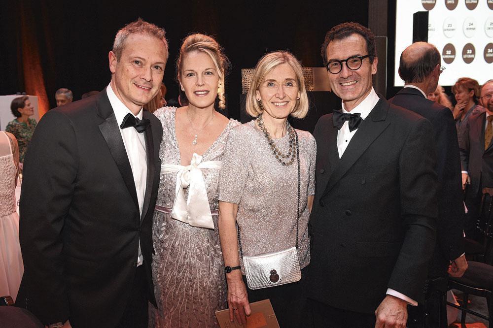 Olivier Van Herstraeten, avocat associé chez Faber Inter Legal, et son épouse, Anne Vierstraete, directrice générale d'Art Brussels, et Frédéric Rouvez, CEO d'Exki.