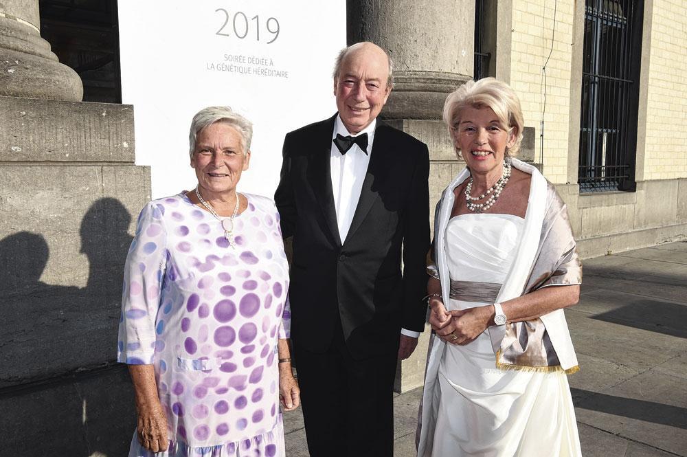 Paul Alain Foriers, président du Fonds Erasme, et son épouse, en compagnie de la directrice du Fonds Erasme et organisatrice de l'événement, Geneviève Bruynseels.