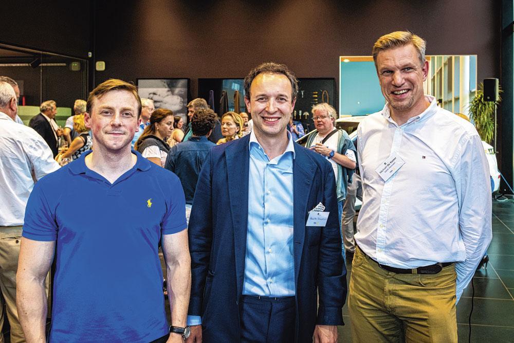 Charles Peugeot, entouré d'Ischa Lambrechts, conseiller mobilité chez Beci, et Michael De Koster, head of innovation e-mobility chez Engie Electrabel.