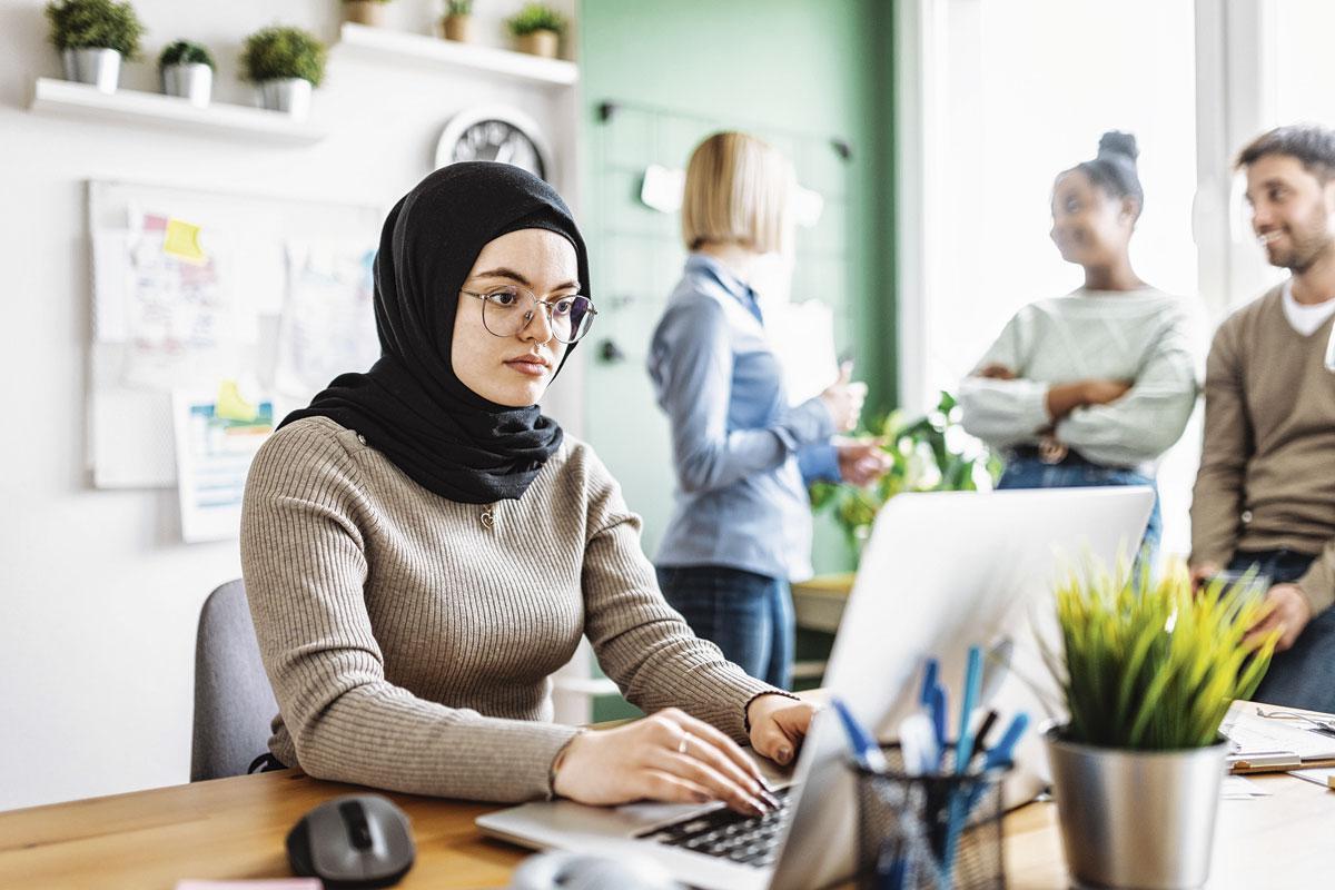 Peut-on interdire le port de signes religieux au travail?