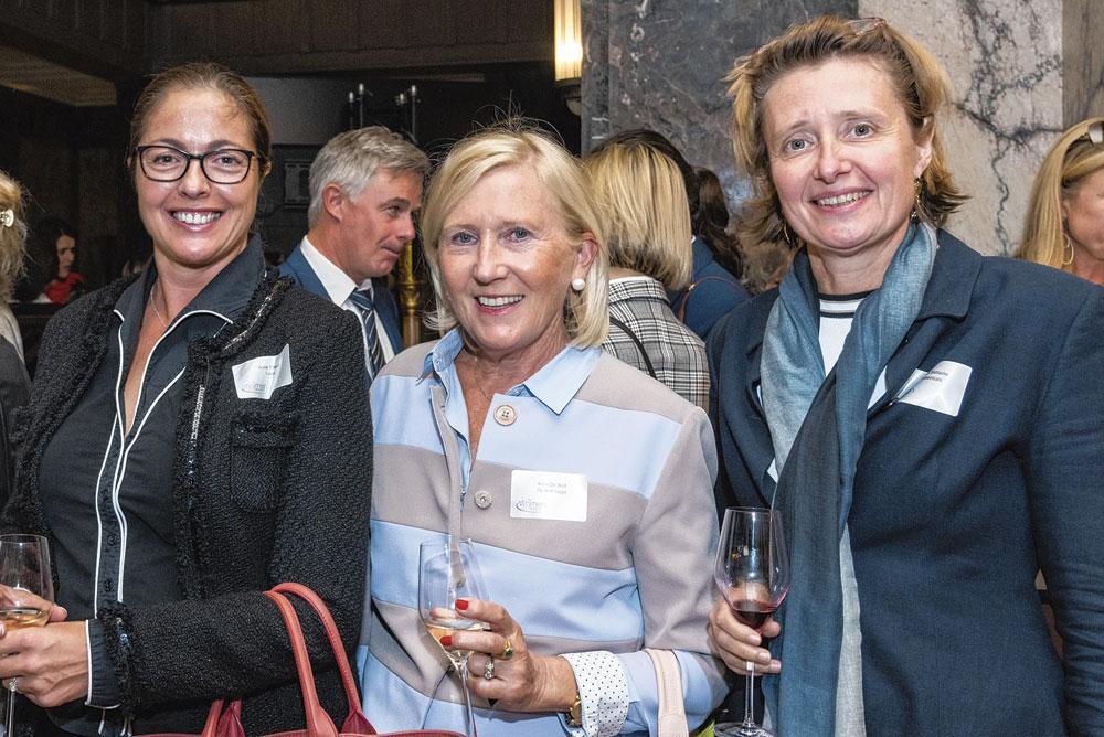 Anne Tilleux, partner chez Laga, Anne De Wolf, directeur général honoraire de l'Institut des juristes d'entreprise, et Laurence Battaille, gérante de The Essentials.