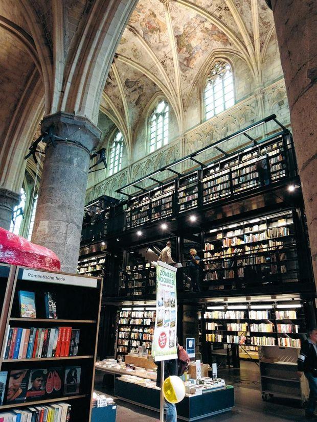 Église transformée en librairie aux Pays-Bas