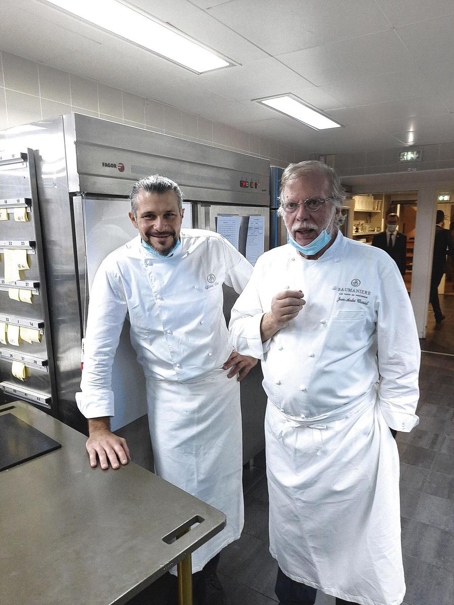 Glenn Viel et Jean-André Charial (Oustau  de Baumanière), démasqués  le temps d'un cliché.