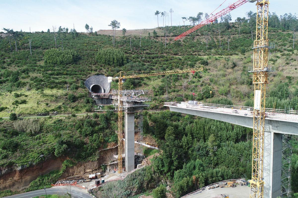 Construction de la voie expresse Ponta Largo-Fajã da Ovelha, à Madère (Portugal)