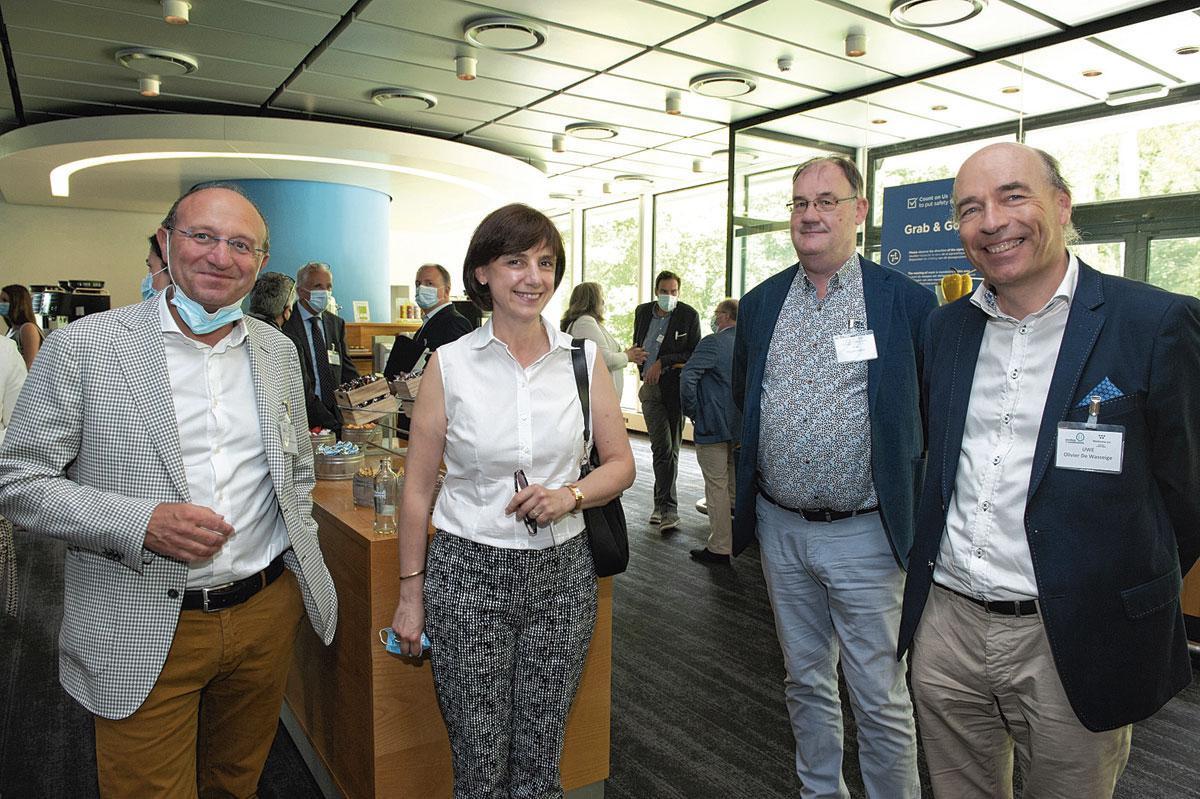 Jean-Pierre Di Bartolomeo, président du comité de direction de la Sowalfin, Sylvie Ponchaut, directrice générale de BioWin, Hugues Labar, directeur des réseaux d'entreprises du SPW, et Olivier de Wasseige, administrateur délégué de l'UWE.