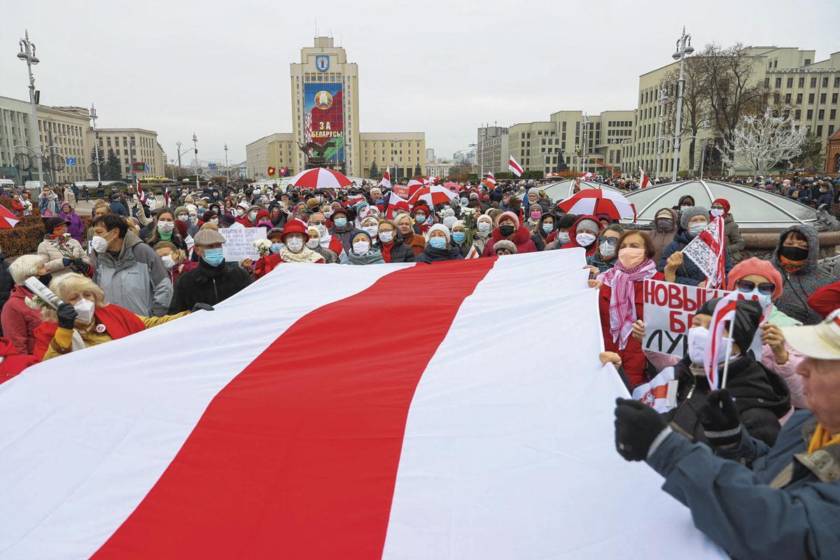 MARCHE anti-Loukachenko à Minsk, le 30 août. Un réveil national perçu comme une menace pour le régime russe.