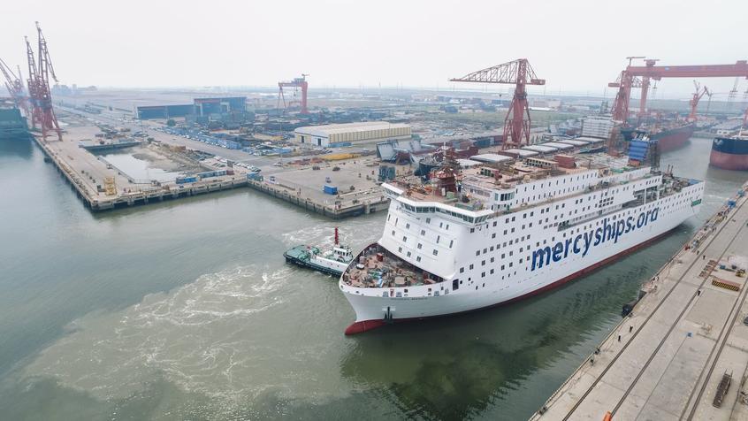 Le plus grand navire-hôpital privé en route pour Anvers (en images)