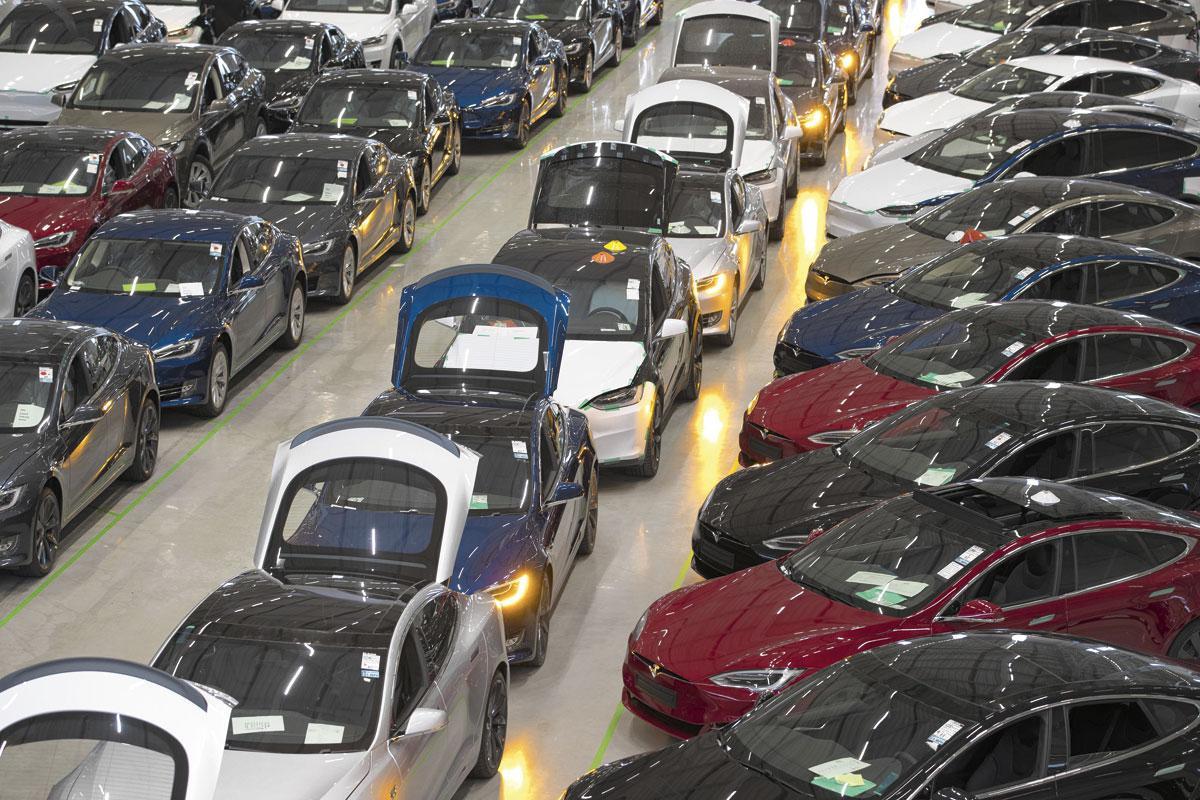 Tesla Model SCe modèle est devenue le concurrent à abattre. Son autonomie n'a été que récemment égalée par les derniers modèles électriques de Jaguar et d'Audi.