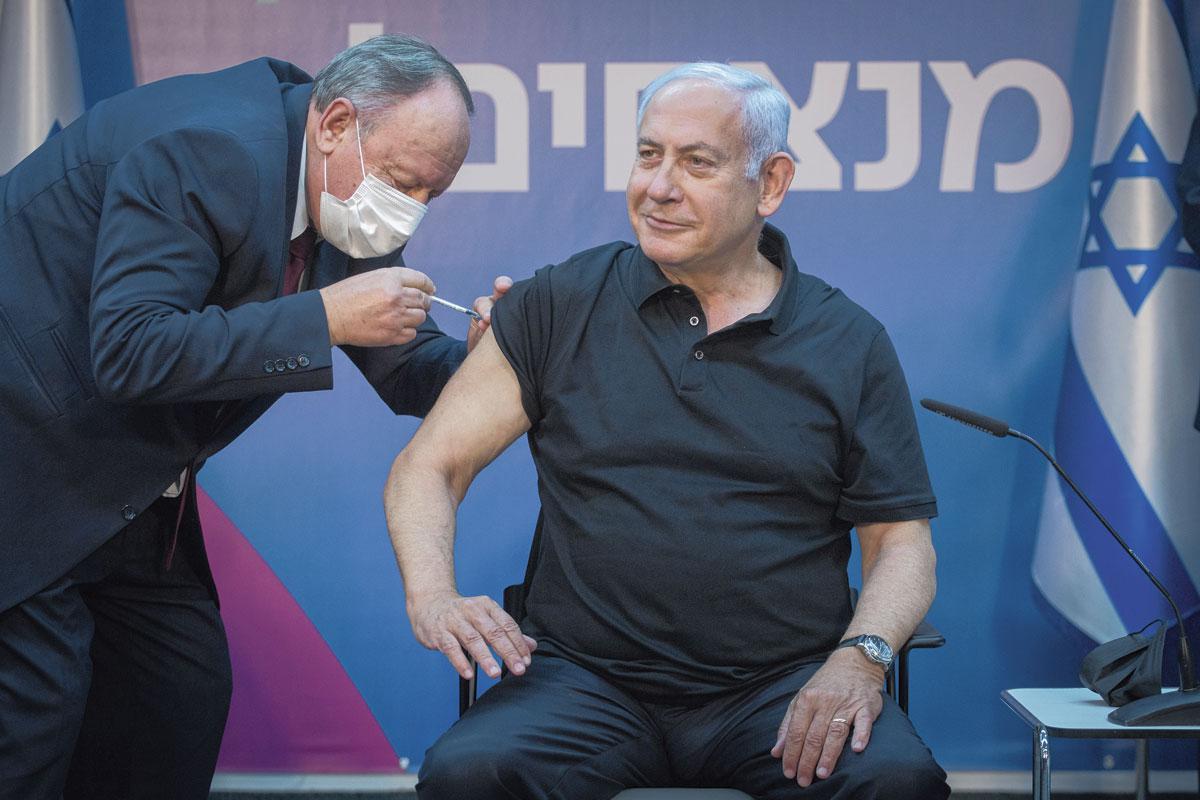 En Israël, où plus de 20% de la population a déjà été vaccinée, Benjamin Netanyahu a montré l'exemple. A quand Alexander De Croo chez nous?