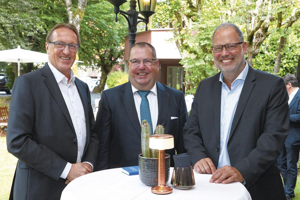 Romain Schumacher, directeur-administrateur de Carré Assurances, Serge Hercek, senior consultant chez BSPK, et Bernd Fuhrmann, gérant du garage Schmitz.