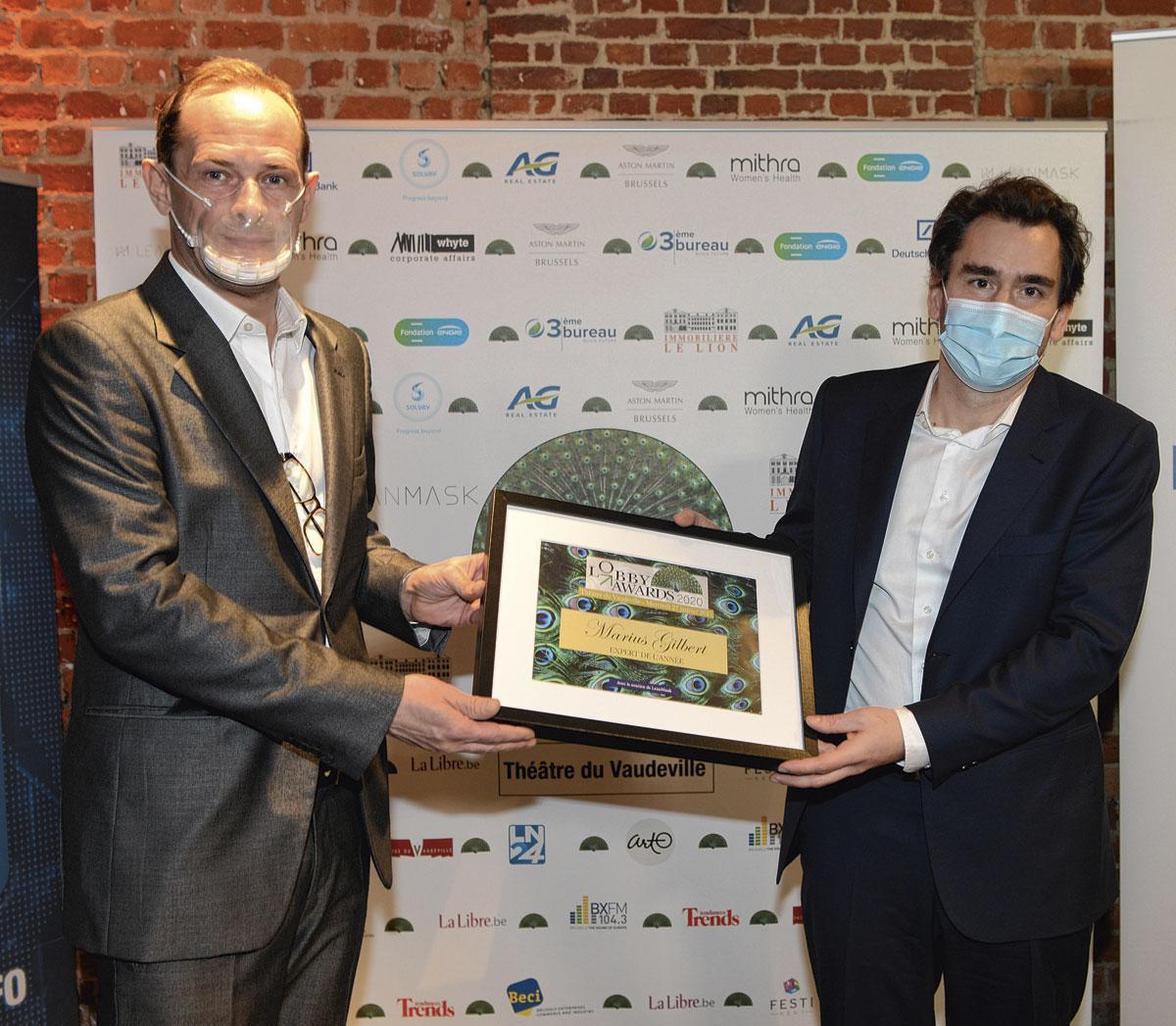Alex Weiss, CEO de Weimat, et le virologue Marius Gilbert, prix spécial Expert de l'Année.