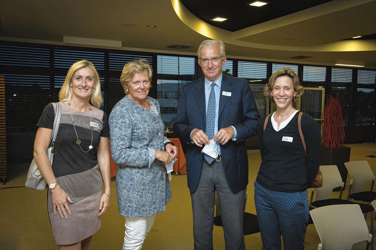 Isabelle Dujardin, directrice commerciale Brabant wallon chez CapitalatWork Foyer Group, Françoise de Viron, professeur à l'UCLouvain, Dominique de Ville de Goyet, gérant de Icode, et Isaline Desclée, partner & senior consultant chez Winch Projects.