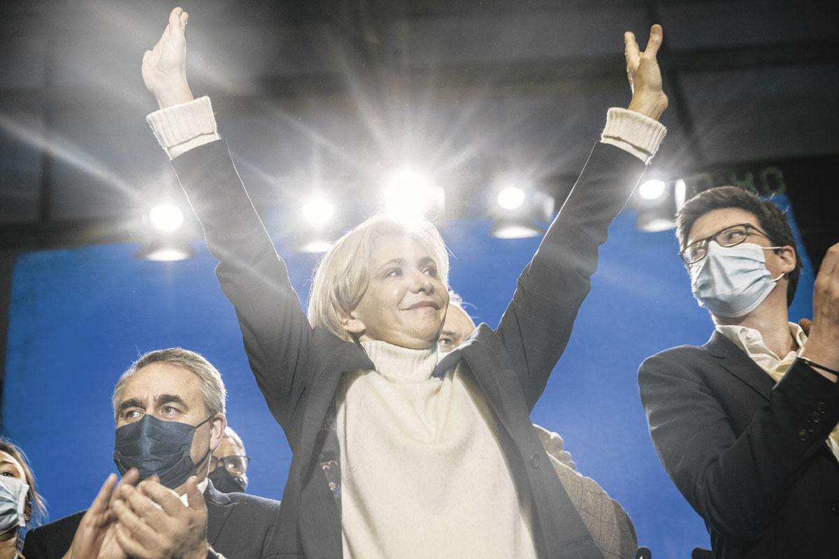 VALÉRIE PÉCRESSE, candidate des Républicains, est présentée comme l'alternative la plus plausible à Emmanuel Macron.