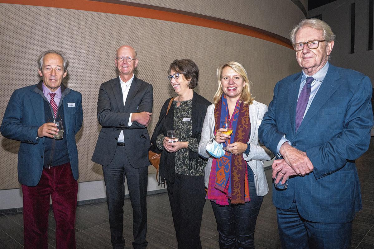 Cédric du Monceau, président du conseil communal d'Ottignies Louvain-La-Neuve, Emmanuel Hazard, CFO d'AGC Glass Europe, Régine Hannon, wealth private banker chez CBC, Céline Coenraets, private banker chez BNP Paribas Fortis, et Georges Ugeux.