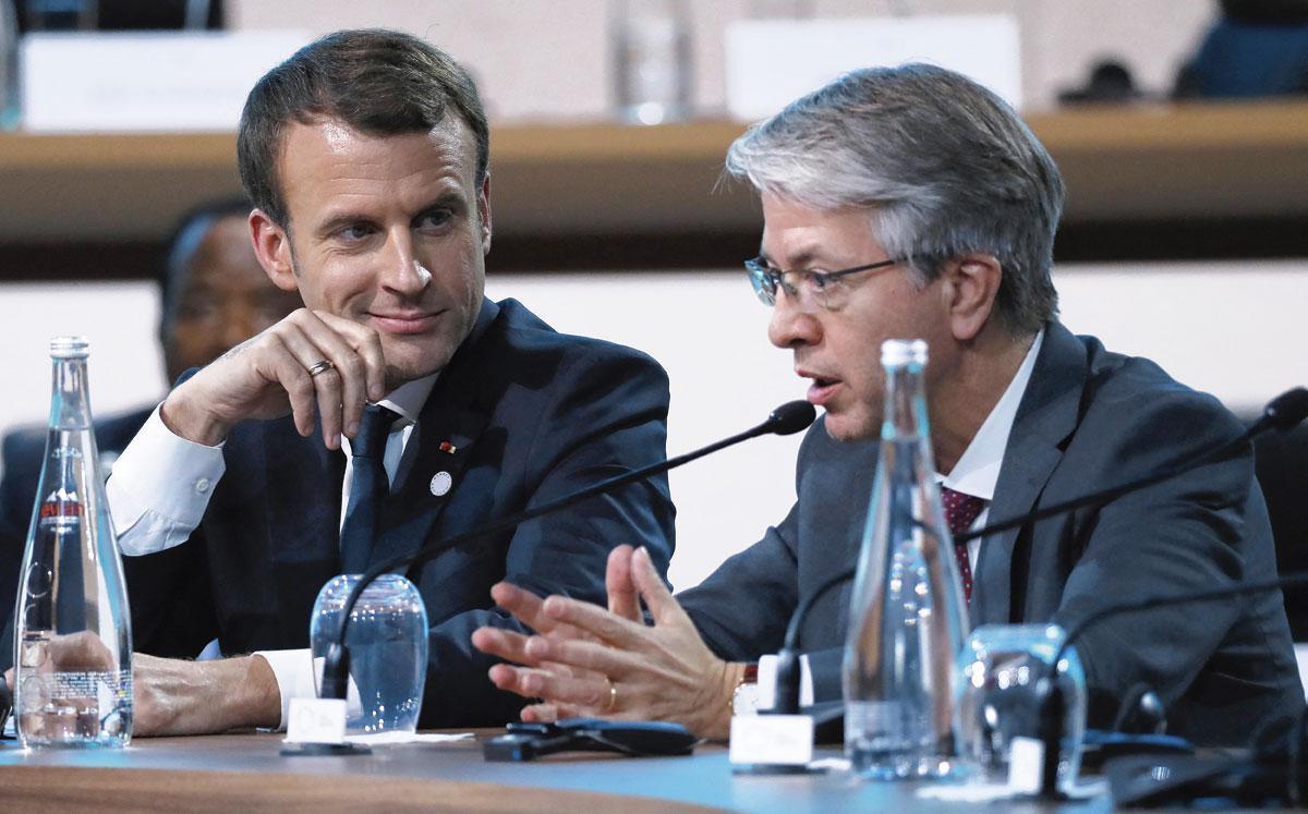 LE PATRON DE BNP PARIBAS en grande discussion avec le président Emmanuel Macron.