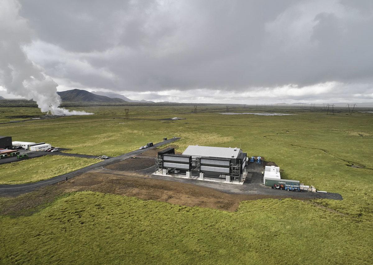 CAPTURÉE DANS LA ROCHE Alimentée en chaleur grâce au volcan Hengill tout proche, l'usine islandaise piège le CO2 dans des filtres puis l'injecte dans des formations basaltiques. Le gaz est ainsi piégé pour des milliers d'années.