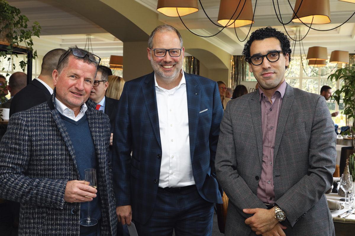 Paul Huberlant, managing director chez Kairos Advisors, Bernd Fuhrmann, gérant du garage Schmitz, et Youssef Senhaji Karim, directeur du département marchés publics chez Qbuild.
