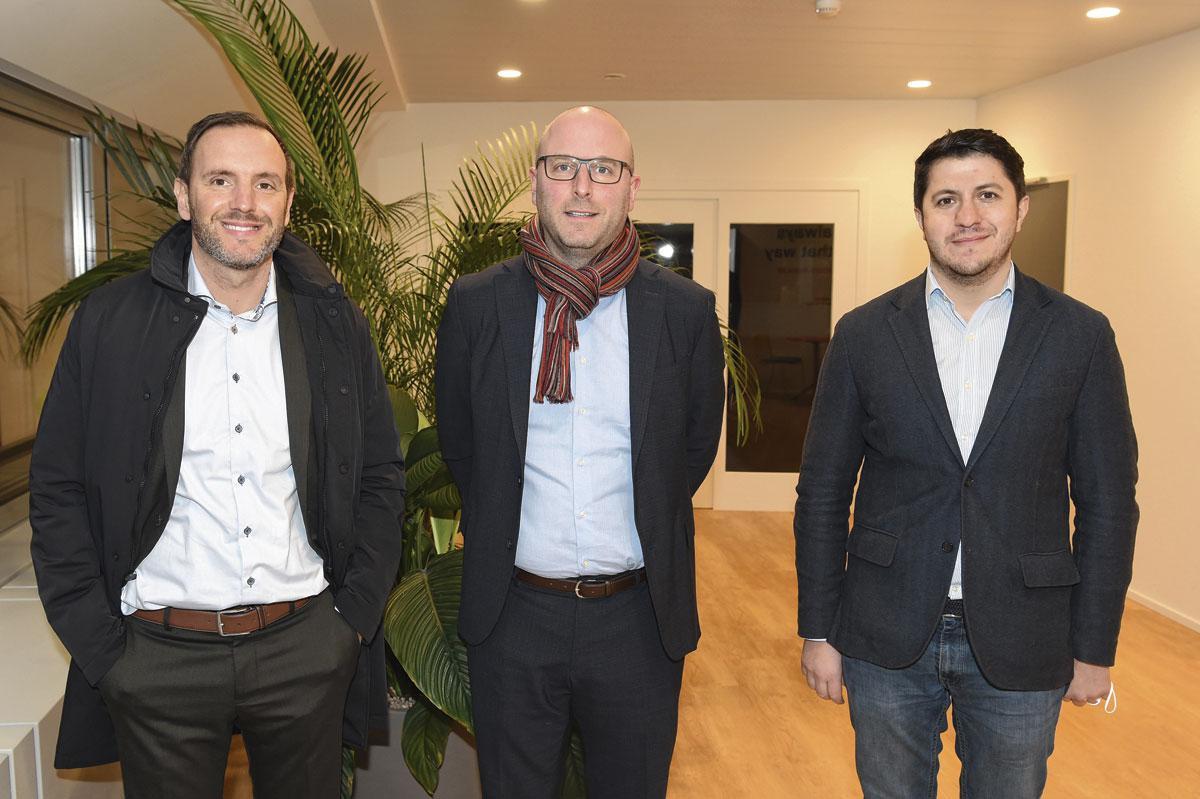 Valéry Safarian et Julien De Maere, administrateurs délégués de Triangle Partners, et Felix Paytyan, vice-président de la chambre de commerce belgo-arménienne.