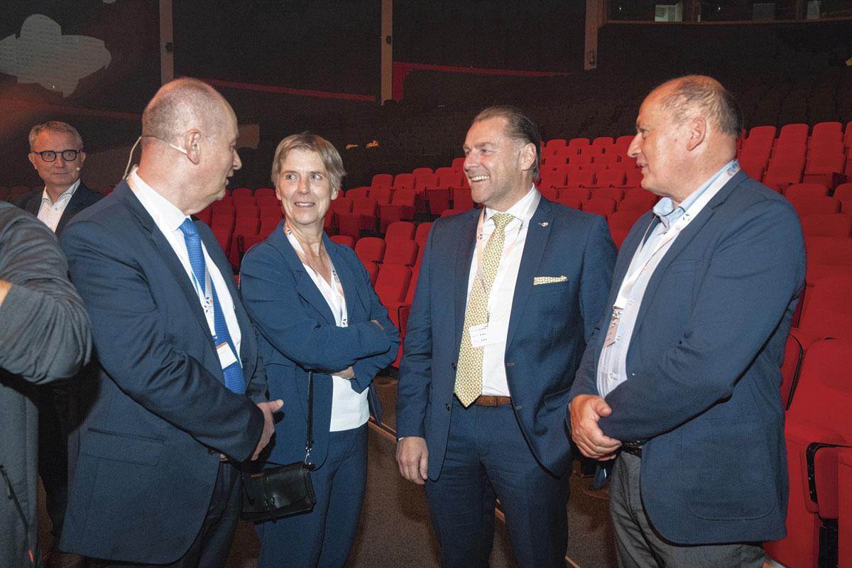 Karel Baert, CEO de Febelfin, Carine Vansteenbrugge, directrice de BZB-Fedafin, Luc Colebunders, administrateur d'Active Capital, et Ivo Van Bulck, directeur général de l'UPC.