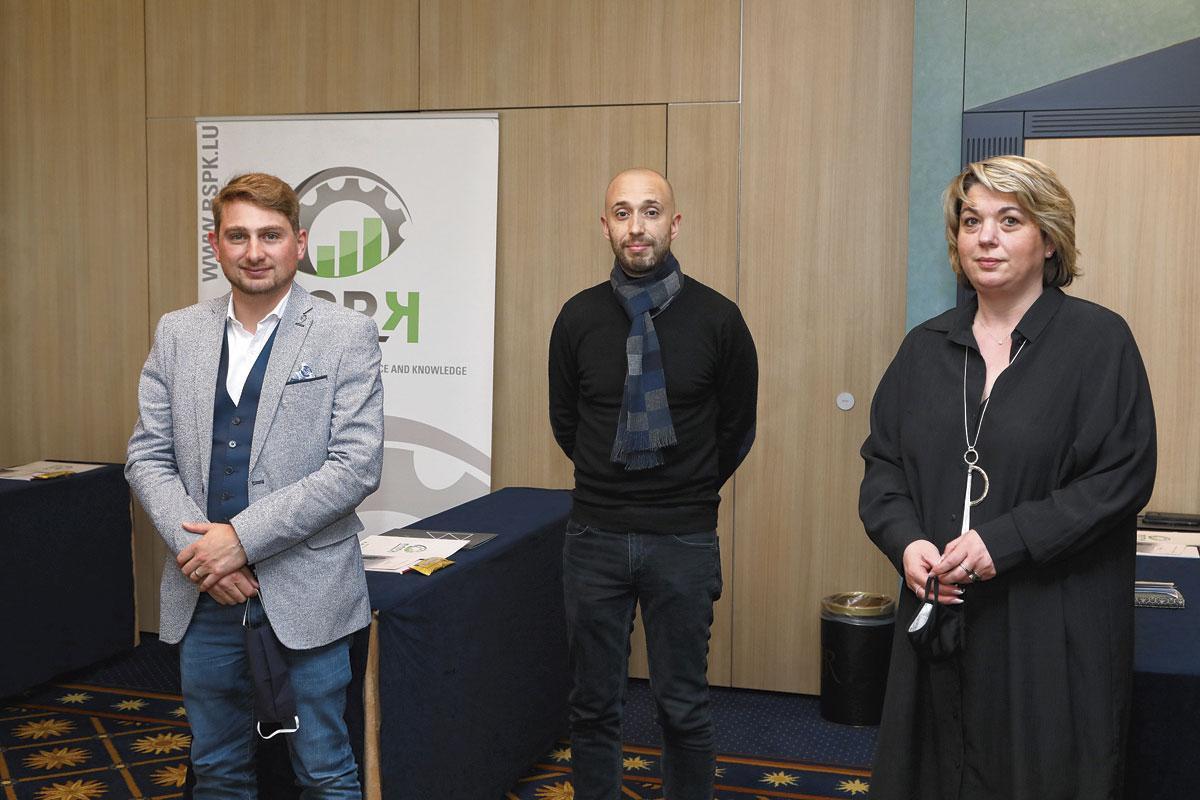 Matthieu Dessailly, CEO de MDWind, Antoine Bayle, responsable éditorial de l'Agence Les Rois Mages, et Nathalie Bouillon, enseignante.