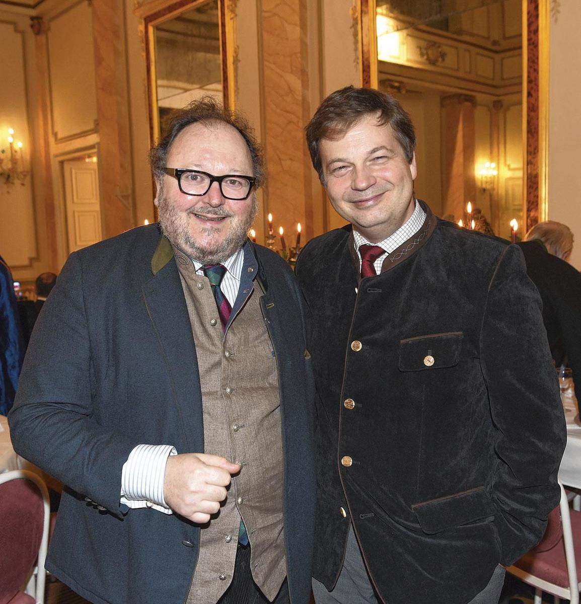 Jean-Christophe Barbou des Places, fondateur du salon digital & international d'art animalier contemporain, en compagnie de Geoffroy Generet, président du Cercle Royal Gaulois.