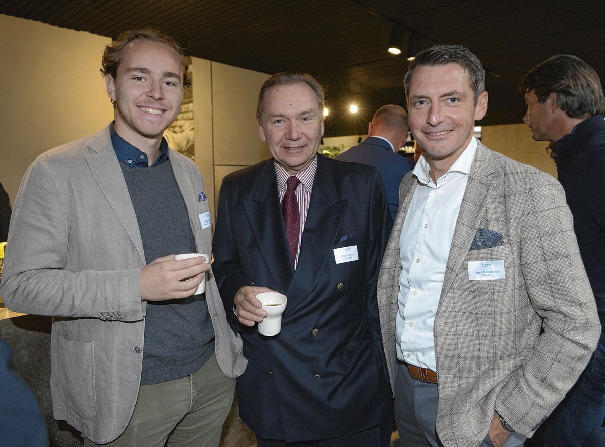 Filip Lammerant, administrateur délégué de Carthuplas, entouré de son fils Tanguy, investment intern à la Sofina, et Jurgen Vandervelden, director corporate development chez Soudal.