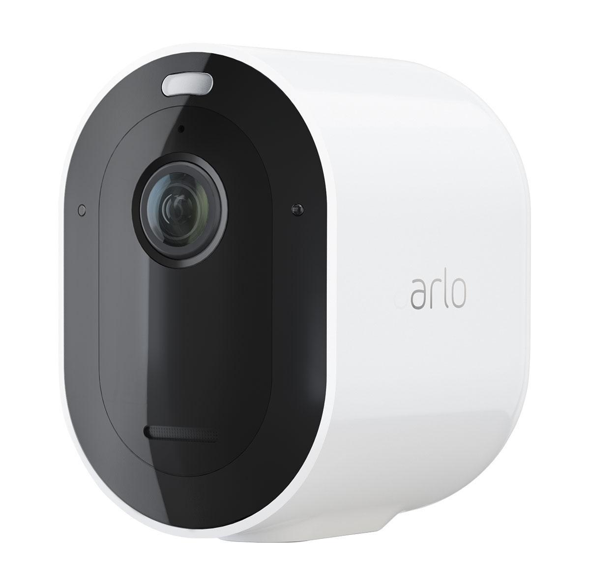 Arlo Pro 4, étanche à la pluie, insensible aux fortes chaleurs et au froid.