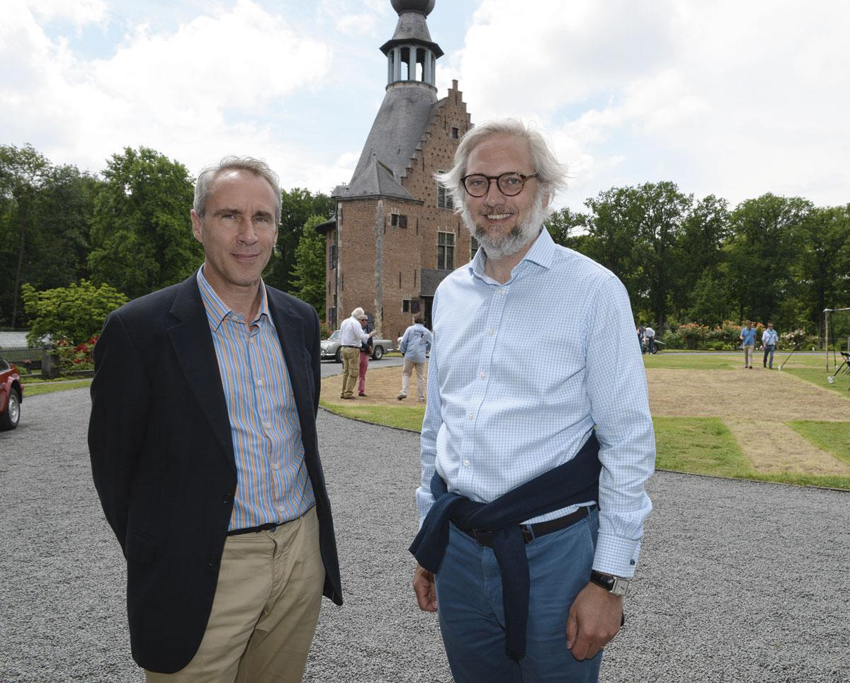 2.  Sébastien van Ypersele de Strihou, CFO de Tempora, en compagnie de l'architecte Edouard Draps.