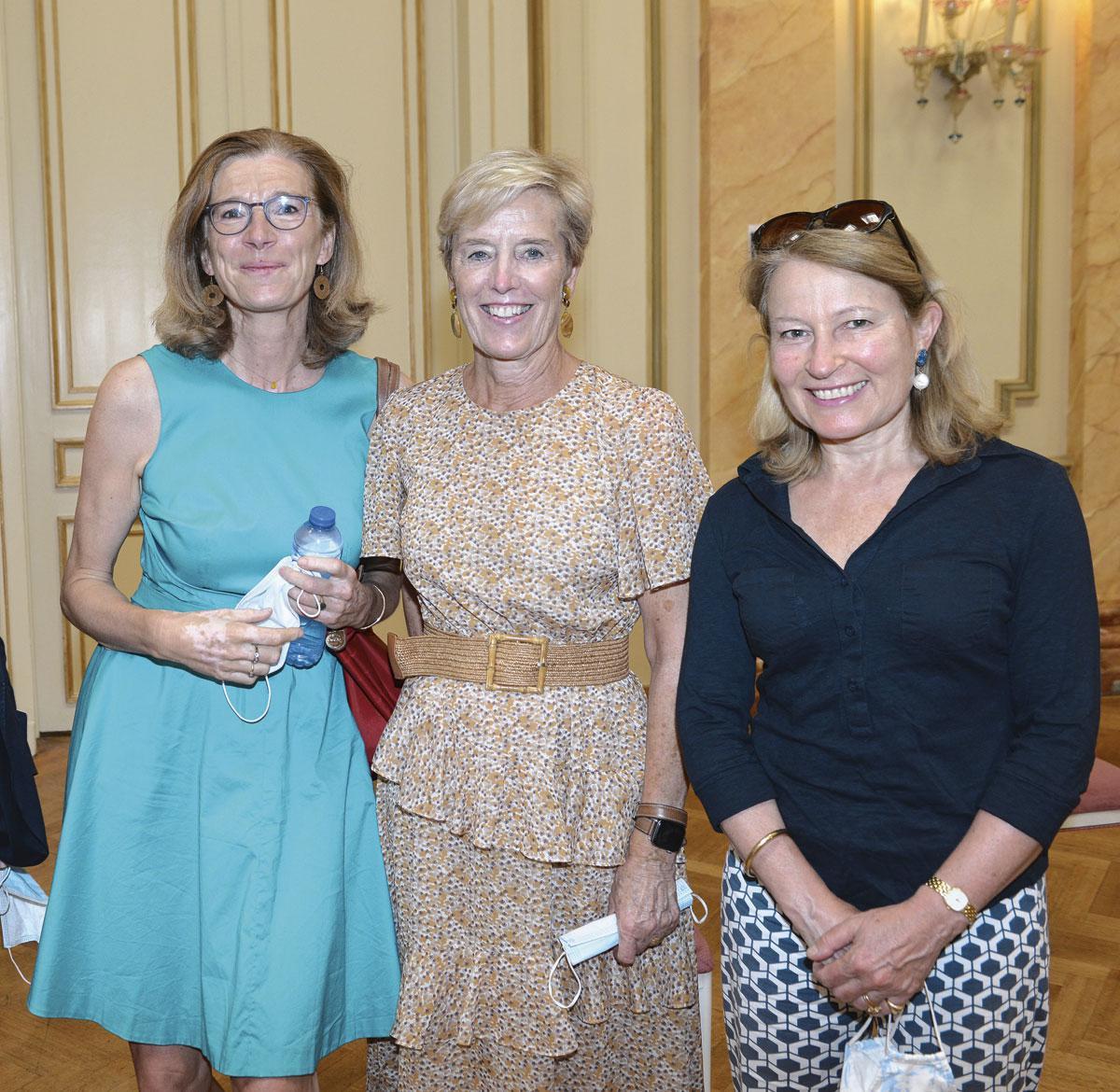 2. Jehanne Sosson, avocate chez Sosson Pfeiff, Nathalie Misson, ambassadrice de BIG against breast cancer, et Isabelle de Hennin, associée chez TPC Leadership.