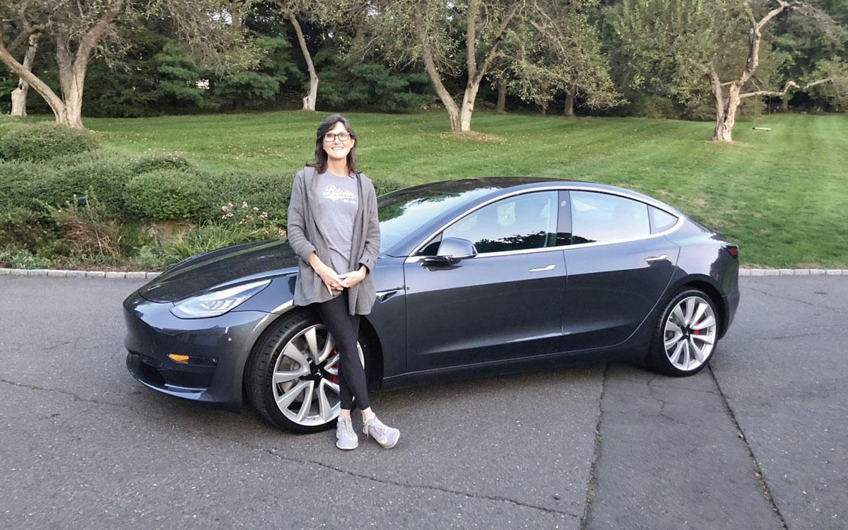 Fan de Tesla, Cathie Wood continue à croire dans les actions du constructeur.