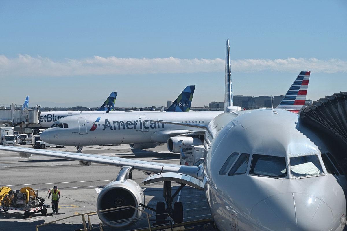 American Airlines a vu ses revenus plus que doubler et revenir à 84% du niveau d'avant la pandémie, prévoyant un retour à la rentabilité au cours des prochains trimestres.