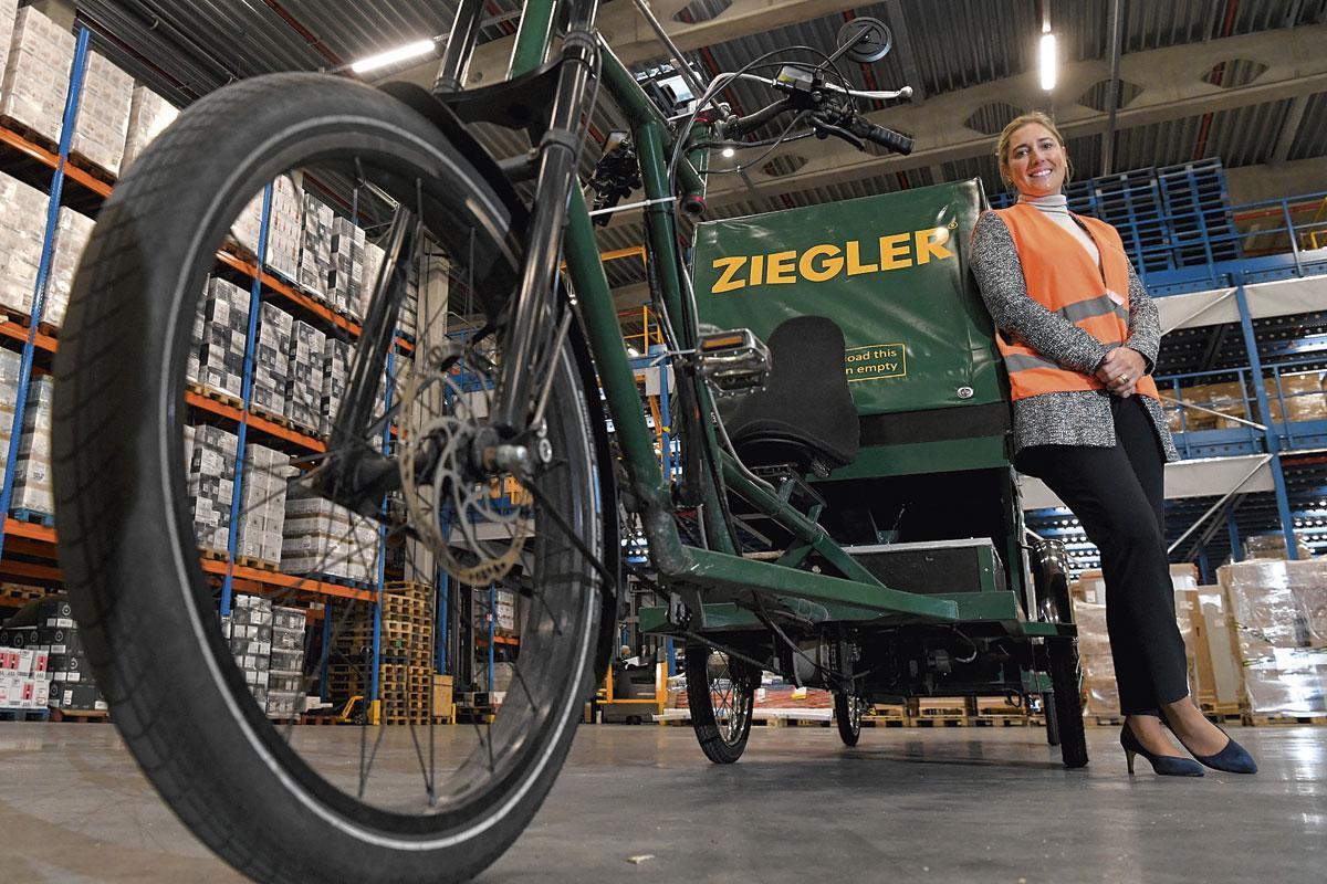 En ville, le vélo-cargo permet de livrer une demi-tonne de marchandises, ou trois palettes.