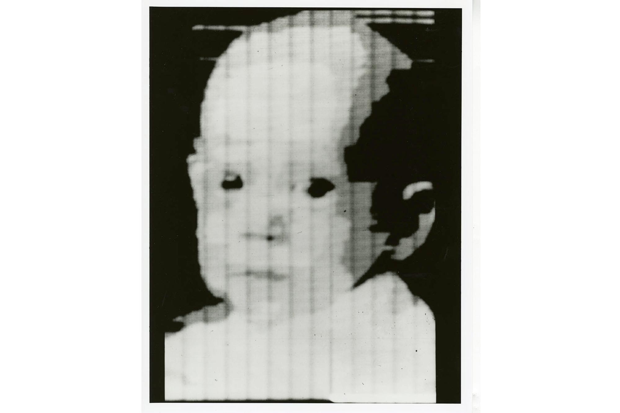 De eerste gescande afbeelding was een foto van zoon Walden Kirsch.