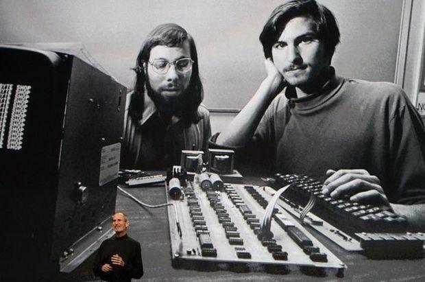 Steve Wozniak & Steve Jobs kort na de oprichting van Apple. Ronald Wayne verliet het bedrijf al na enkele weken.