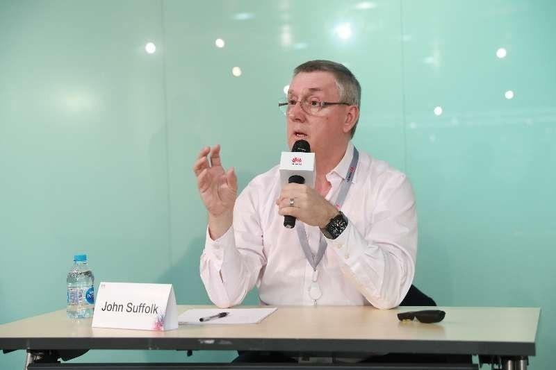 John Suffolk, hoofd cybersecurity en privacy bij Huawei, tijdens een eerdere persconferentie in 2018.