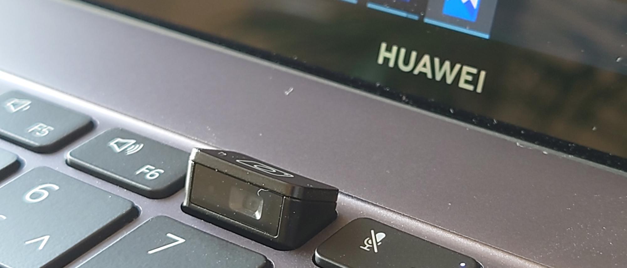 De camera van de Huawei Matebook X Pro zit in het toetsenbord weggewerkt.