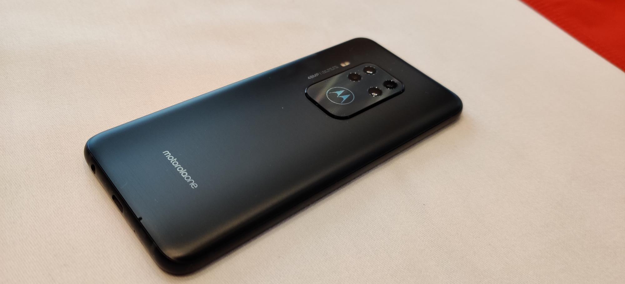 Motorola one Zoom