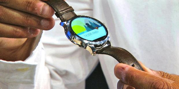 Fossil lance une montre intelligente Android Wear.